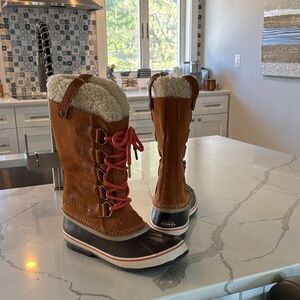 Sorel Joan of Artic. Brown Leather and Black Winter Boots, waterproof . Size 8.5